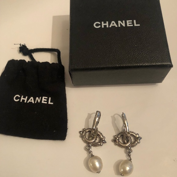 Chanel Pearl Earings! - Picture 3 of 3